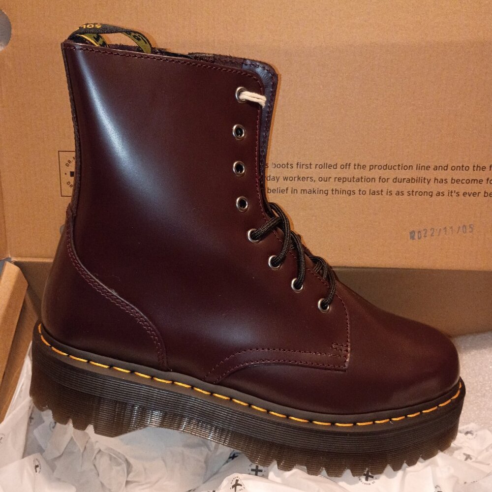 NWB/Dr Martens Jadon, Burgundy, Platform, Combat Boots (Men's 11/ Women's 12)